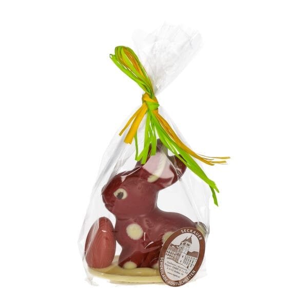 Sitting bunny small with egg, raspberry - chocolate Easter bunny - 8021060 2 scaled